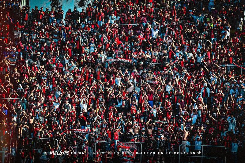 La hinchada que nunca abandona